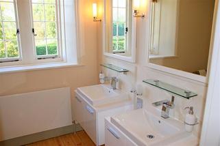 Barton Farm House bathrooms